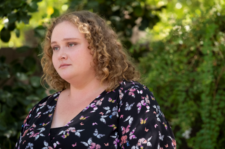 Films Et Séries Tv Avec Danielle Macdonald Danielle Macdonald Learned About Different Kinds Of Trauma for Netflix