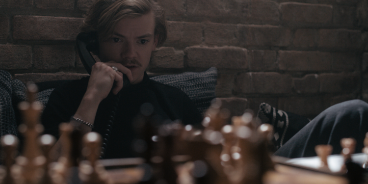 Thomas Brodie-Sangster On Being the Rock Star of Chess for Netflix’s ‘The Queen’s Gambit’
