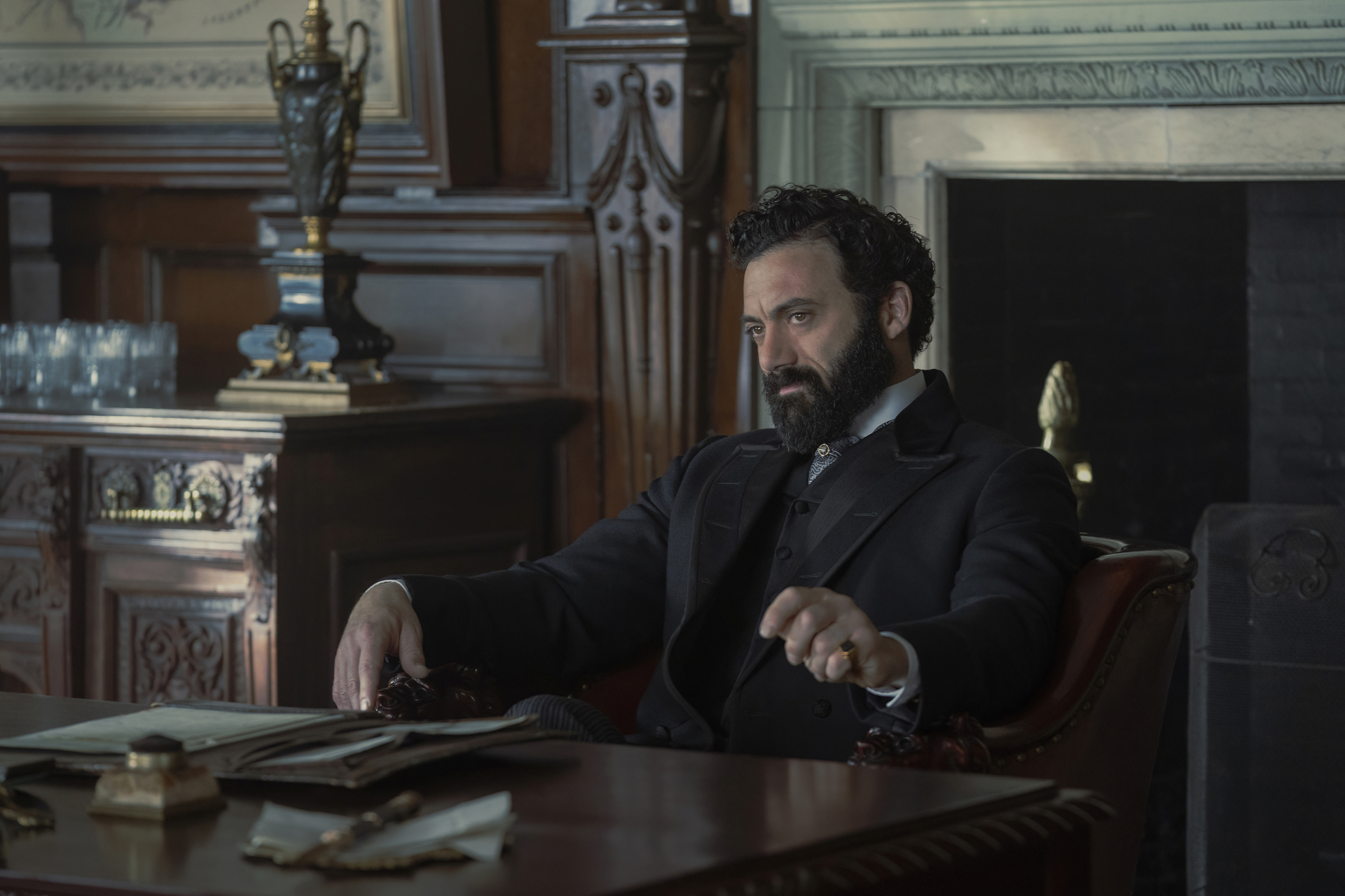 ‘Gilded Age’ Star Spector On the Potential of a Russell
