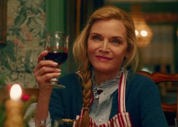 Michelle Pfeiffer Christmas Movie Should Be Opening in Theaters
